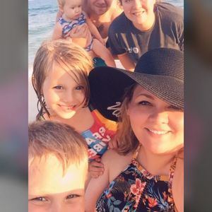 Meet your Posher, Dana